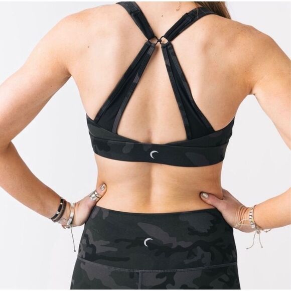 Zyia Active - Forest Camo V Neck Adjustable Mesh Sports Bra - Size M - Picture 8 of 9